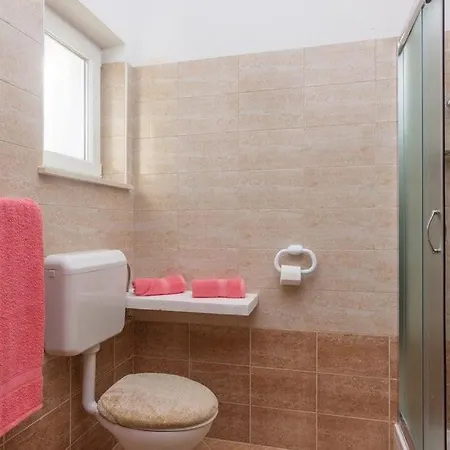 Dina Villa