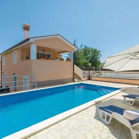 Villa Dina